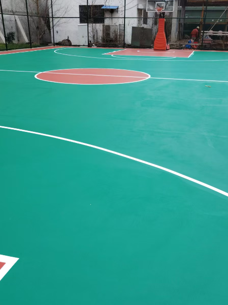 芙蓉 球场长期使用易出现地面开裂